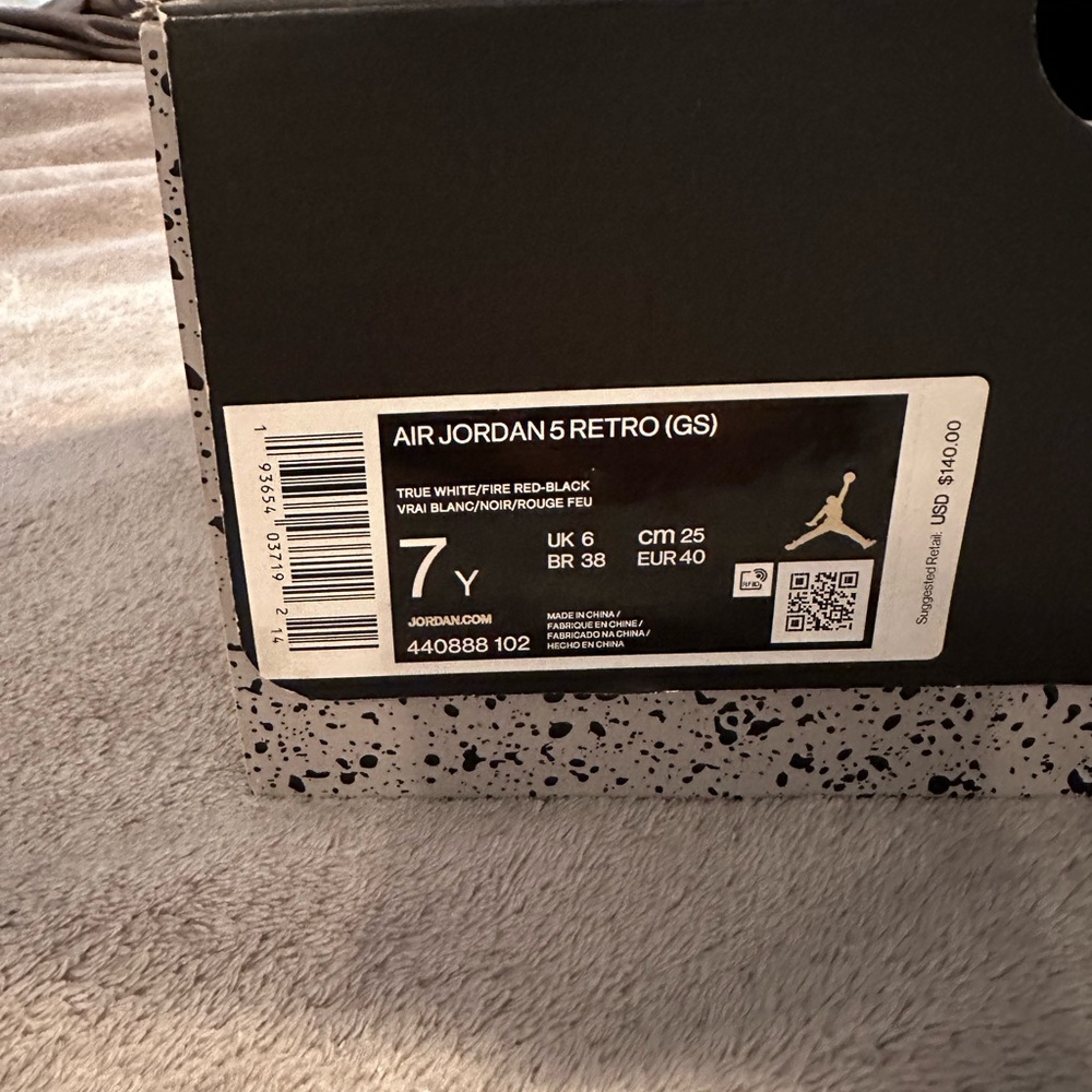Air Jordan Retro 5 - Picture 3 of 3